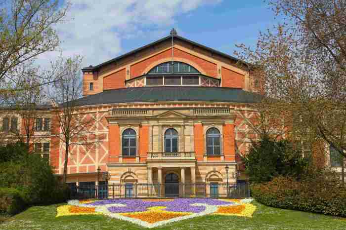 Bayreuth_Festspielhaus_Vorderansicht